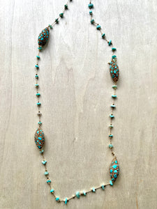 Collar con Piedras en Turquesa